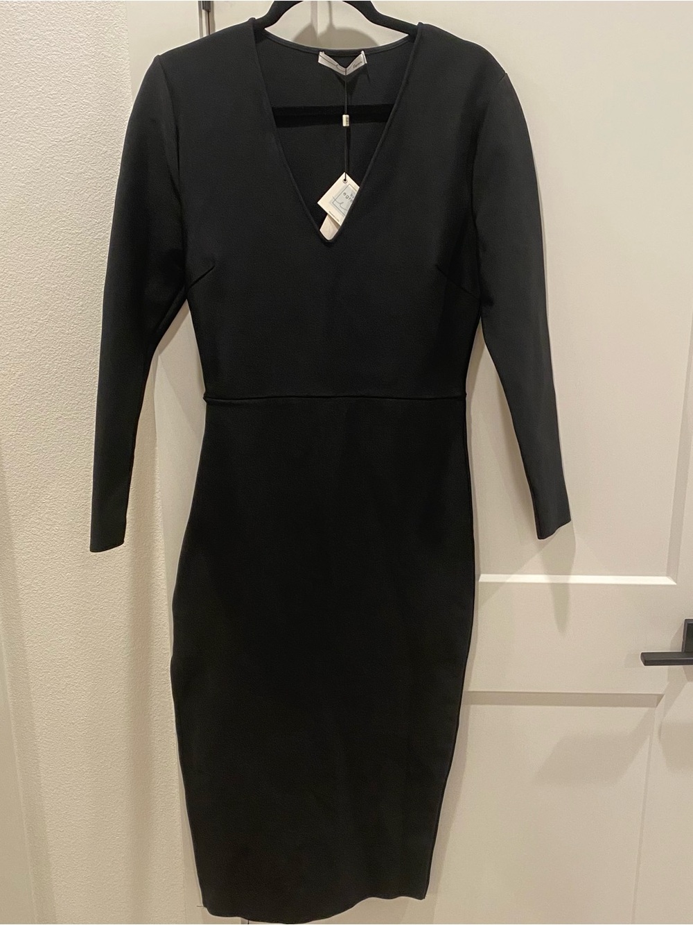 New Elegant bodycon Black Long-Sleeve V-Neck Dress By Egreis